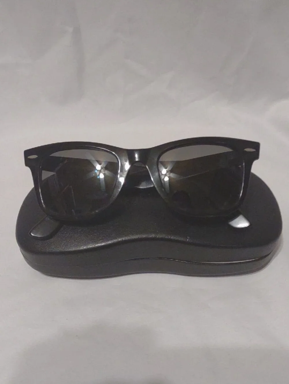 Classic Black Ray-Ban Sunglasses with Case
